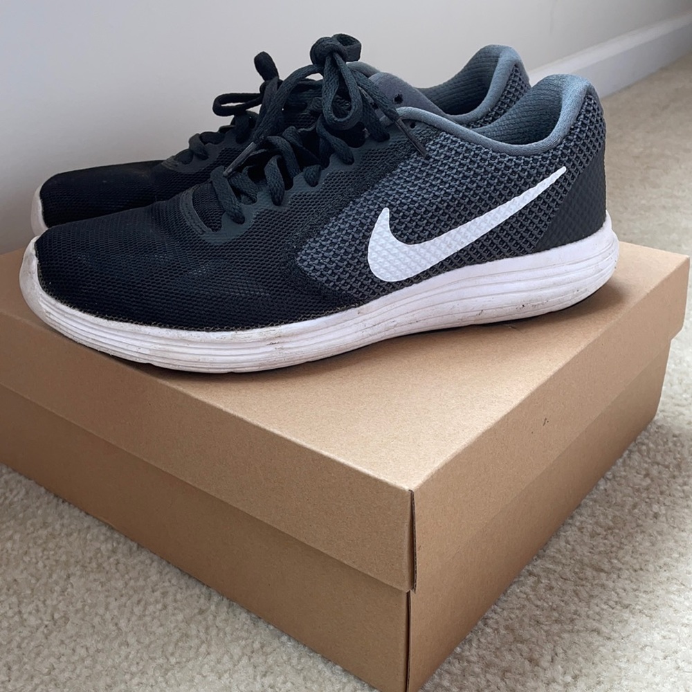 Women’s Nike Classic Tennis Shoes